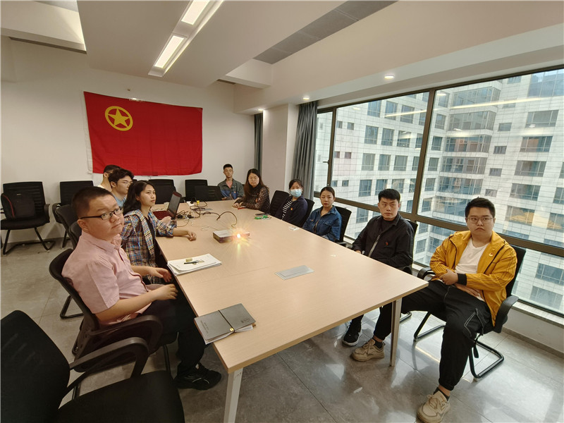 2.美术设计团支部集中观看大会.jpg