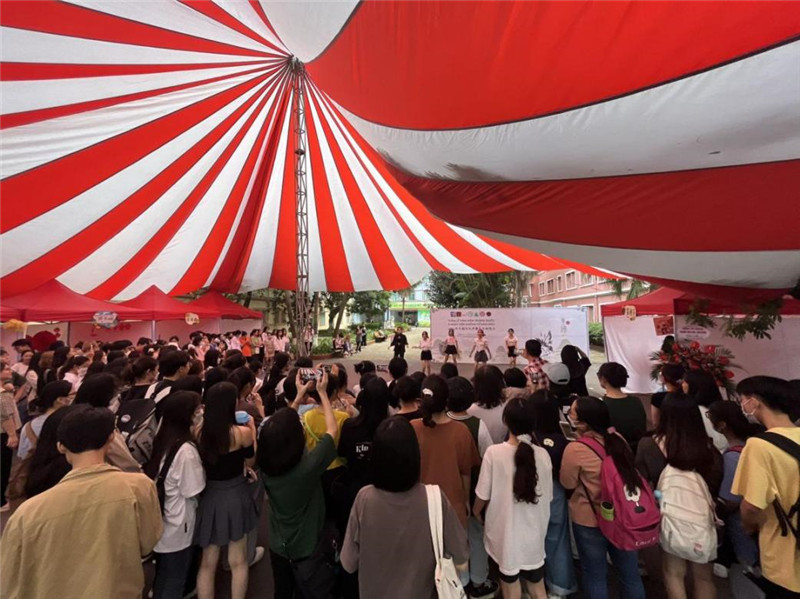 河内大学的同学们积极参与中国文化体验活动.jpg