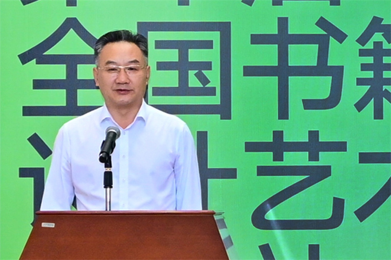 广西壮族自治区党委宣传部副部长、广西壮族自治区新闻出版局（自治区版权局）局长王晓华宣布展览开幕.jpg