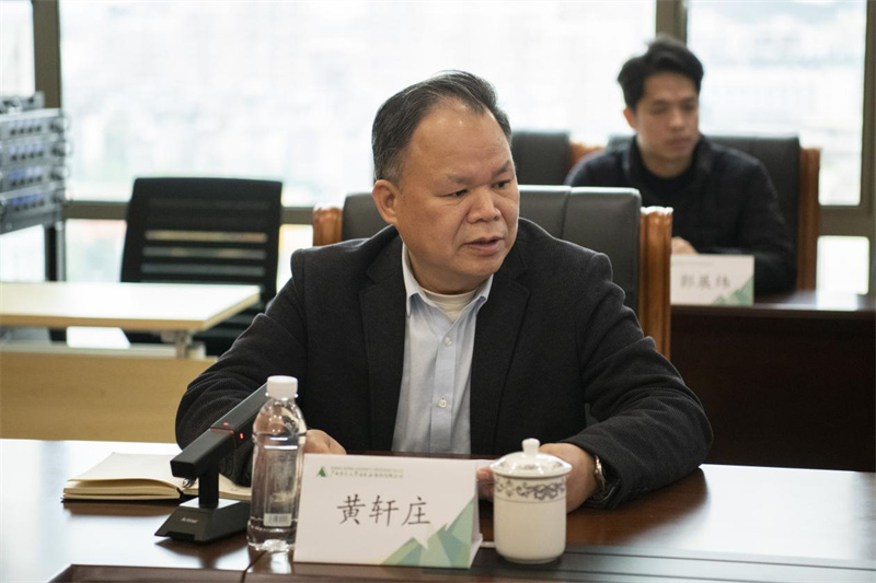 集团公司党委书记、董事长黄轩庄作汇报（李显杨摄）.jpg