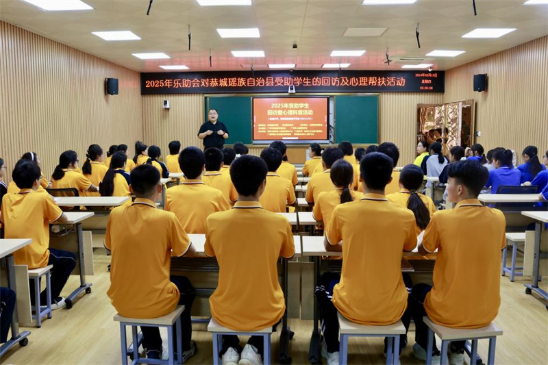 恭城中学讲座现场（刘志欢 摄）.jpg