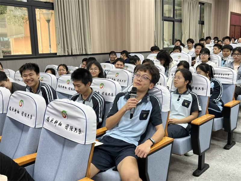 同学们积极参与互动（廖思宇 摄）.jpg