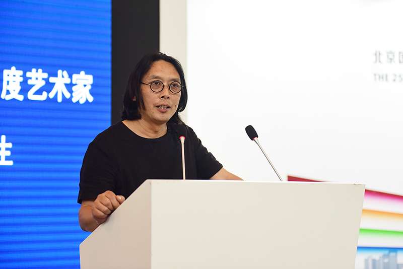 书籍装帧设计师、图书策划人、南京师范大学书文化研究中心主任朱赢椿.JPG