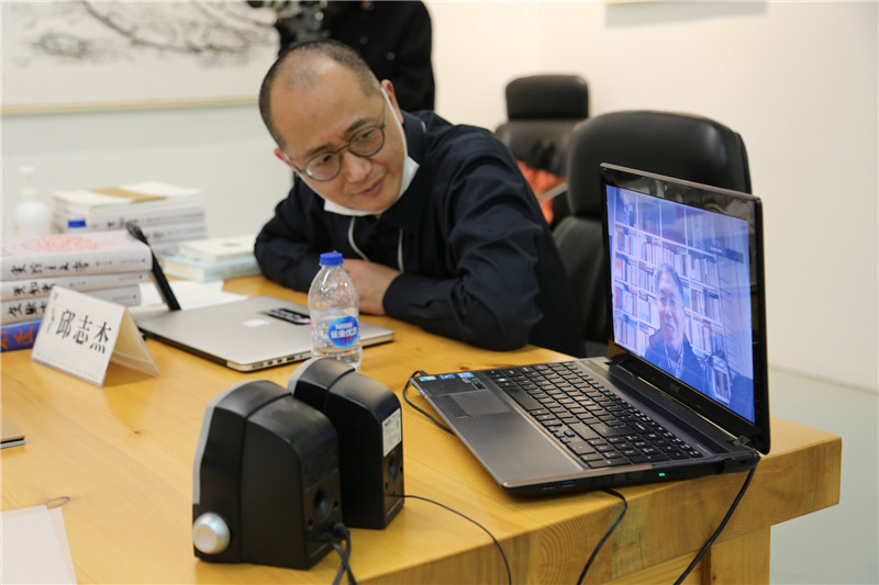 邱志杰与美术史学家、中国美术学院教授范景中视频连线（虚苑供图）.jpg