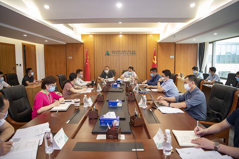 校党委副书记赵铁到集团公司指导风险防控工作配图.jpg